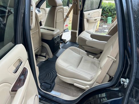 Used 2010 Cadillac Escalade Premium Luxury image 22