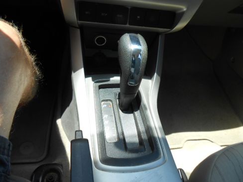 Used 2010 Ford Focus SE Sedan FWD image 6
