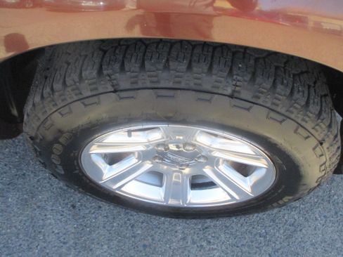Used 2014 RAM 1500 4x4 Crew Cab Longhorn image 17