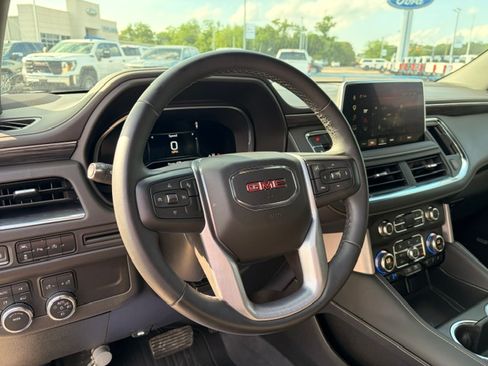 Used 2023 GMC Yukon XL 4WD SLT image 22