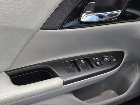 Used 2017 Honda Accord LX Sedan image 12