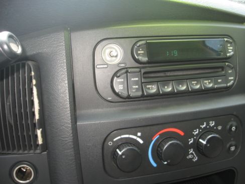 Used 2005 Dodge Ram 1500 Truck 4x4 Quad Cab image 11