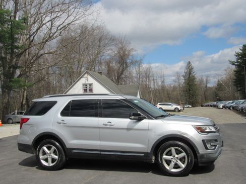Used 2017 Ford Explorer Limited image 10