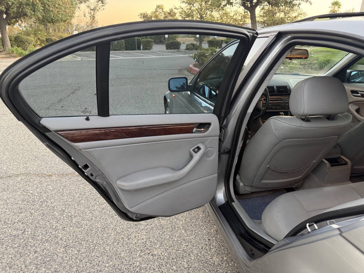 Used 2004 BMW 325i Sedan RWD image 17