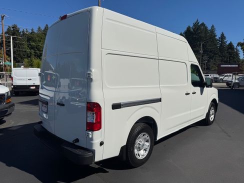 Used 2017 Nissan NV 2500 SV image 6