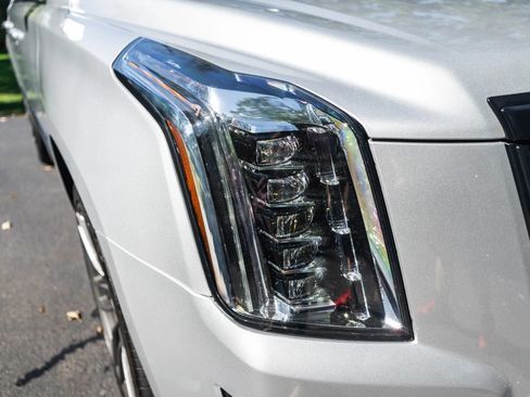 Used 2016 Cadillac Escalade Platinum image 11