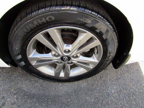 Used 2018 Hyundai Elantra Sedan FWD image 11