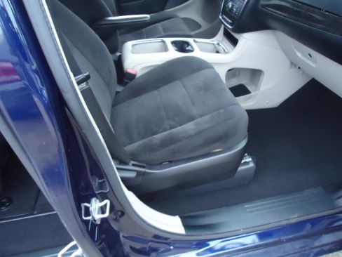 Used 2013 Dodge Grand Caravan Crew image 16