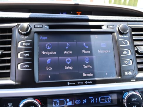 Used 2019 Toyota Highlander AWD XLE V6 image 26