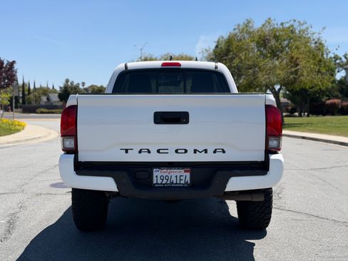 Used 2022 Toyota Tacoma 2WD Access Cab image 5