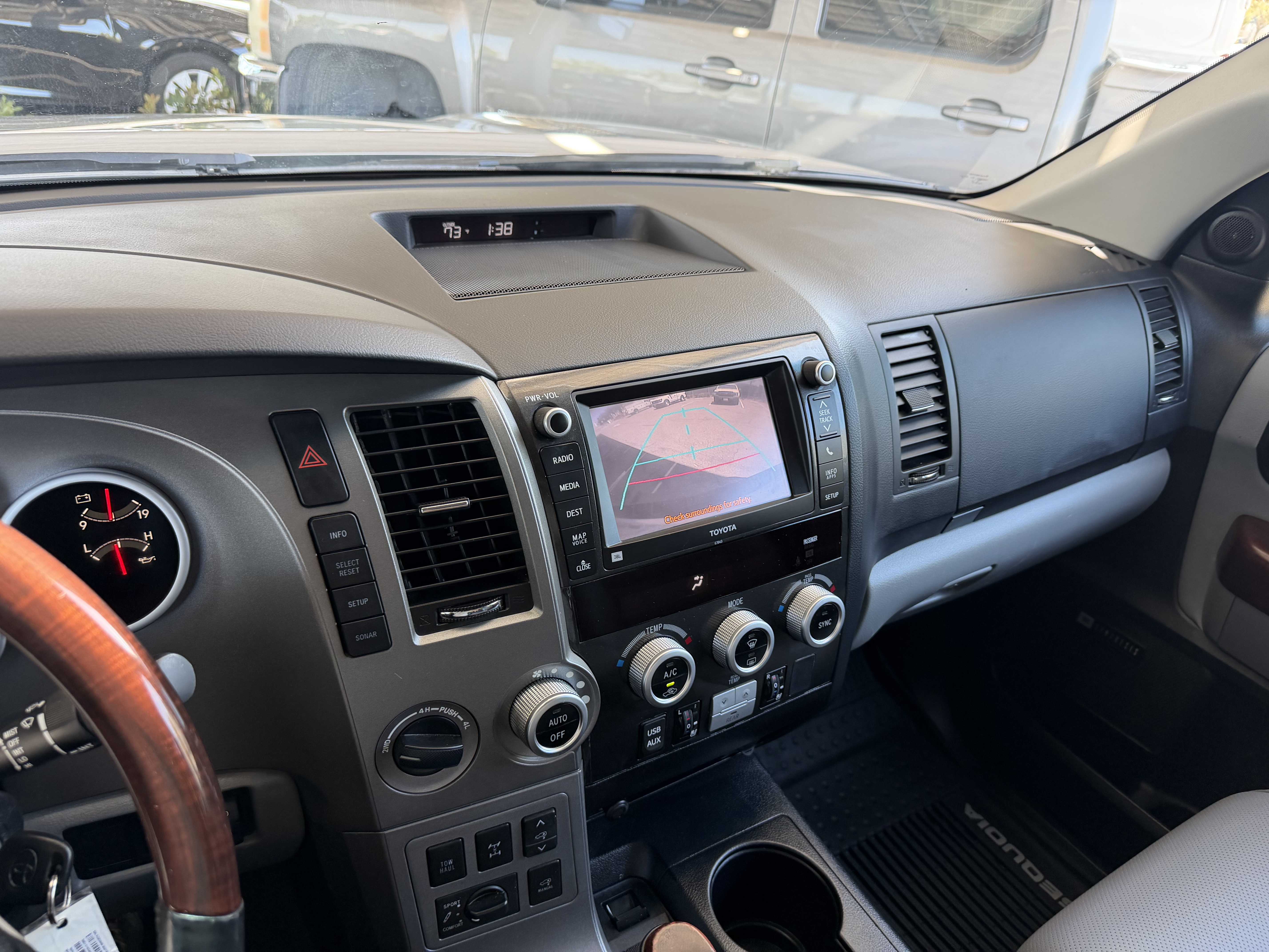Used 2013 Toyota Sequoia Platinum AWD/4WD image 36