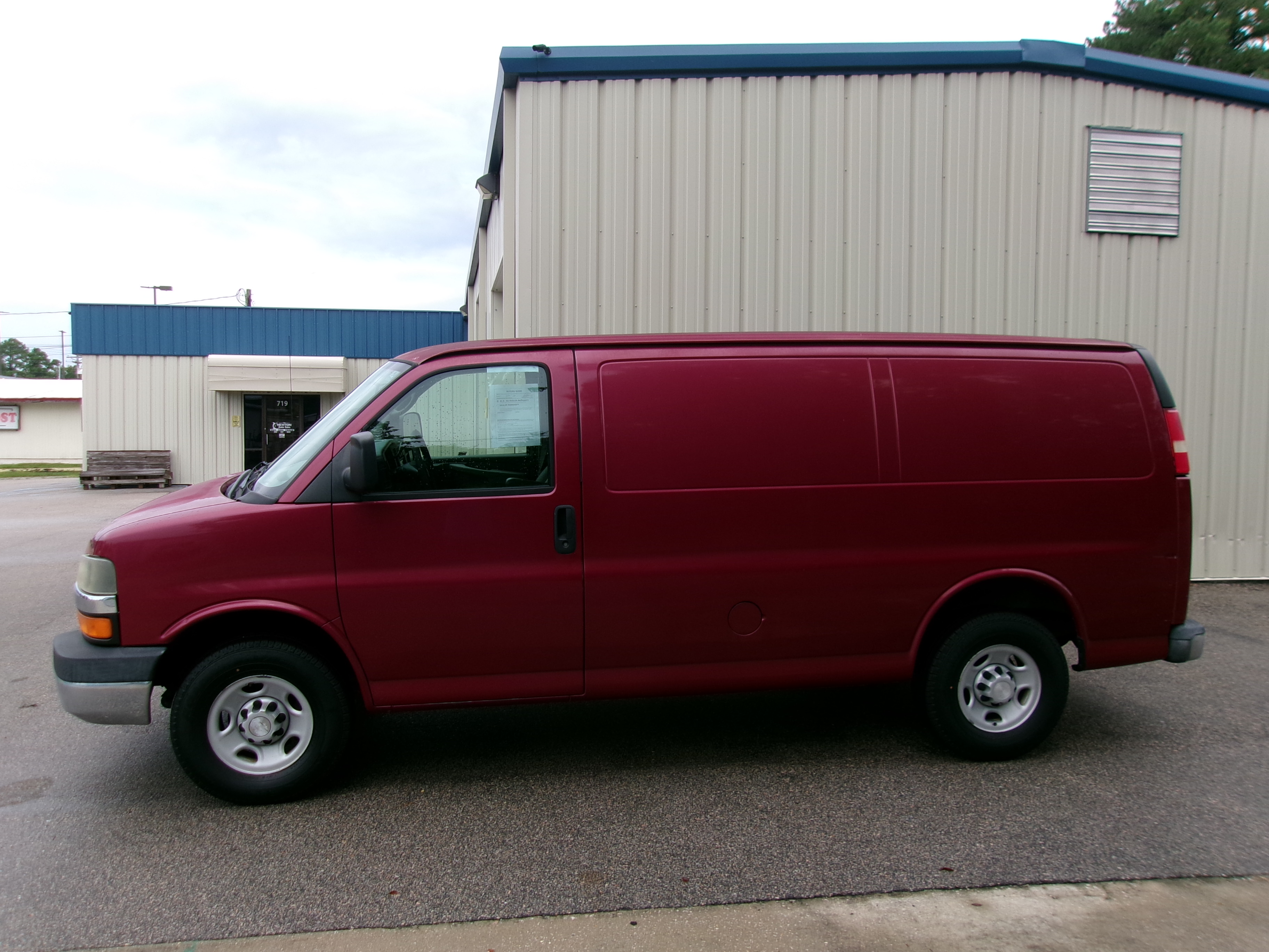 Used 2009 Chevrolet Express 2500 RWD image 10