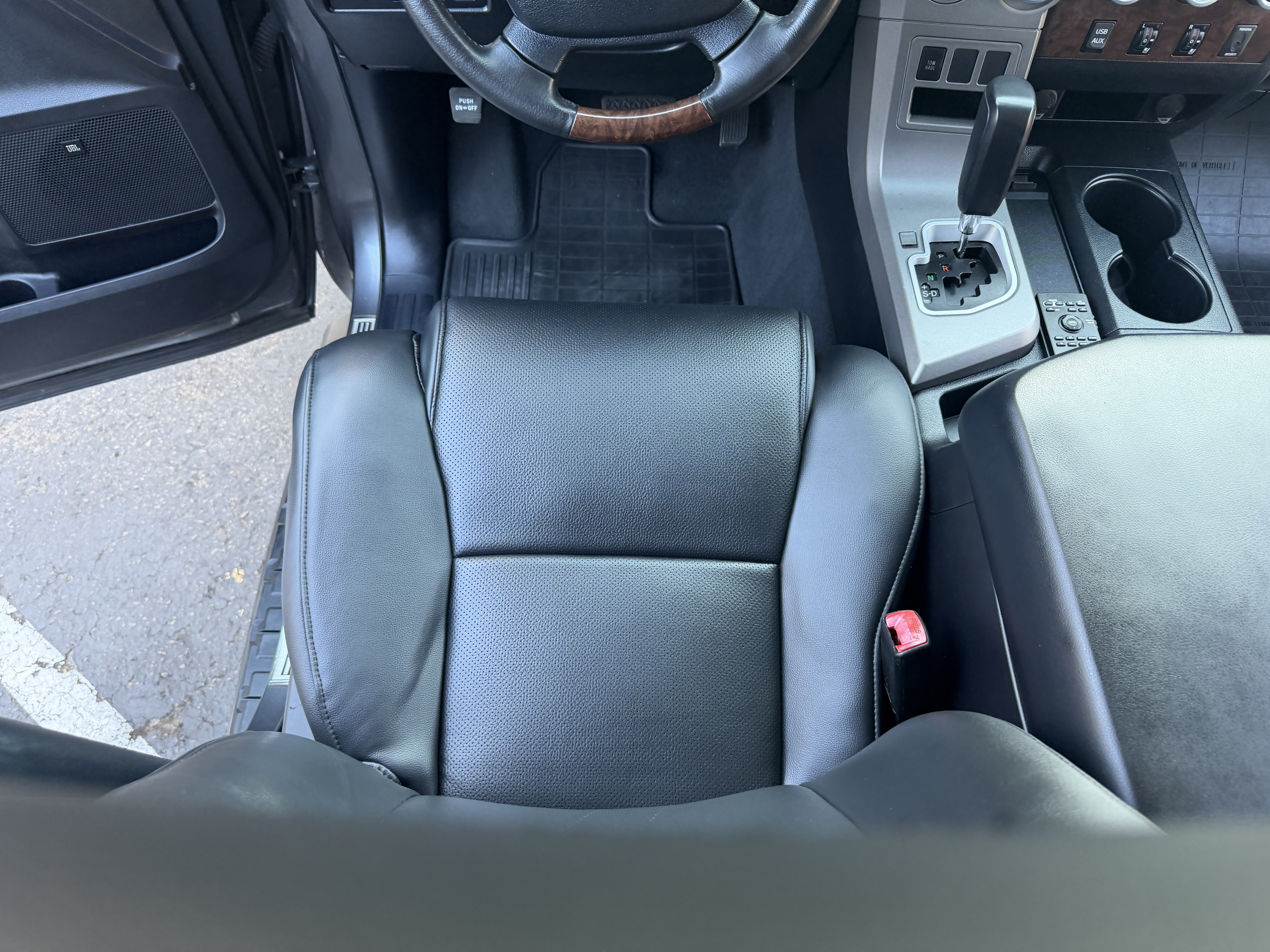 Used 2013 Toyota Tundra 4x4 CrewMax Platinum image 19
