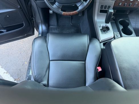 Used 2013 Toyota Tundra 4x4 CrewMax Platinum image 19