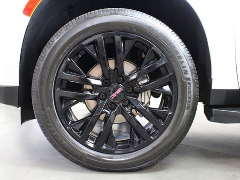 Used 2022 GMC Yukon SLT image 12