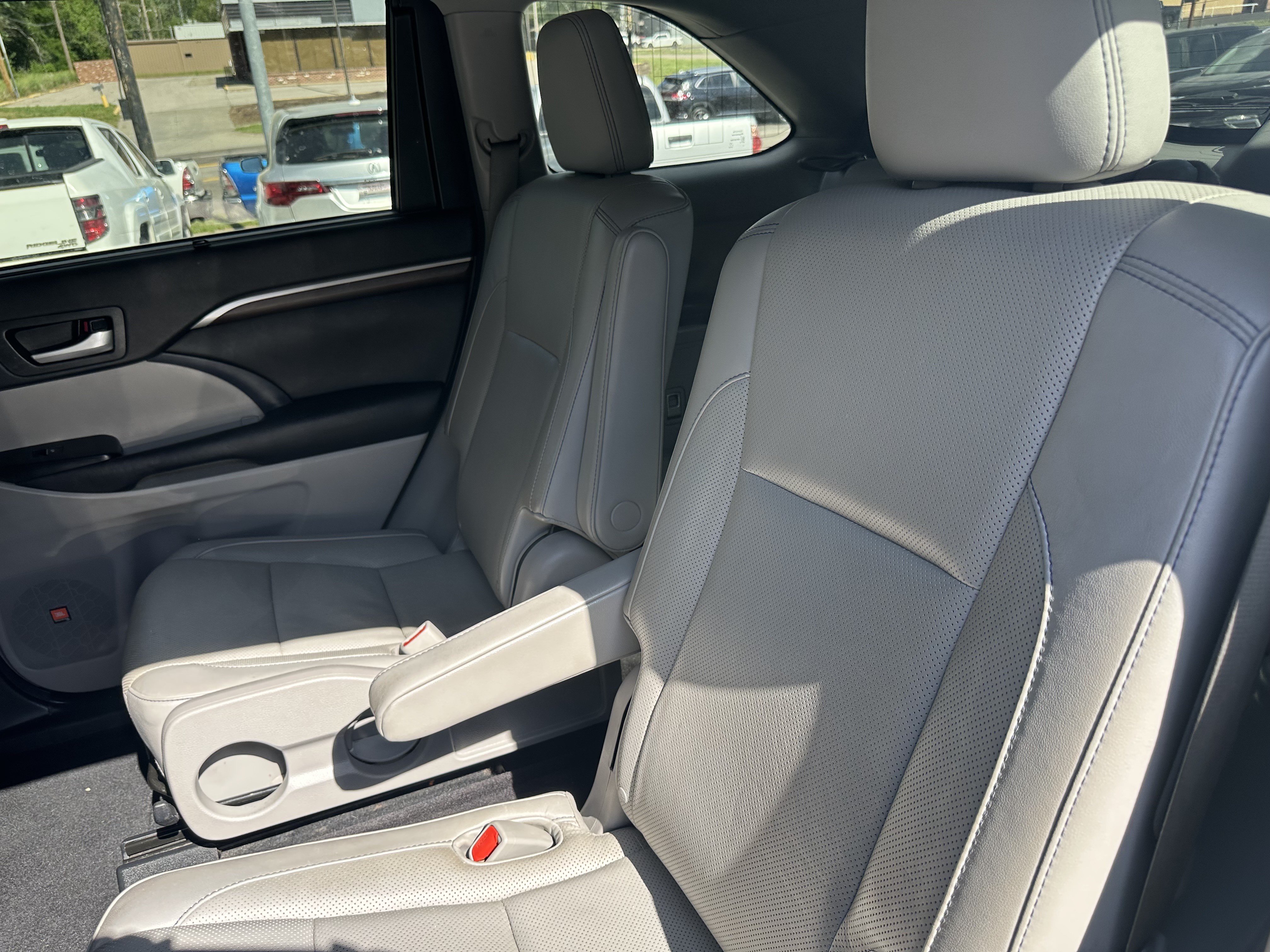 Used 2016 Toyota Highlander Limited AWD/4WD image 12