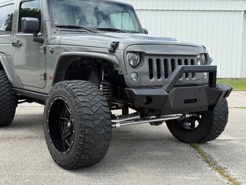Used 2016 Jeep Wrangler 75th Anniversary AWD/4WD image 59