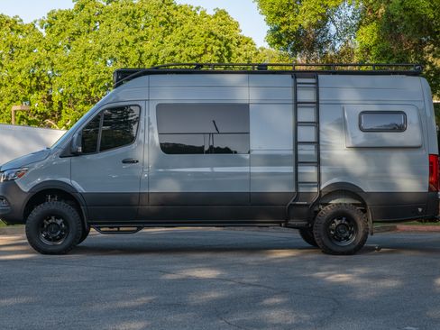 Used 2021 Mercedes-Benz Sprinter 2500 image 3