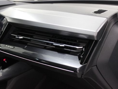 Used 2024 Audi Q4 e-tron Premium Plus image 45