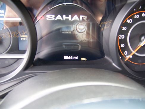 Used 2024 Jeep Wrangler 4WD Unlimited Sahara image 11