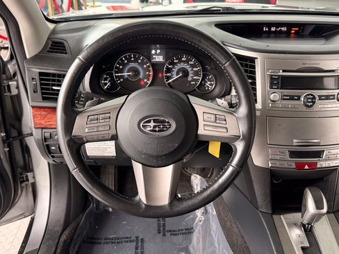Used 2010 Subaru Outback 2.5i Limited image 9