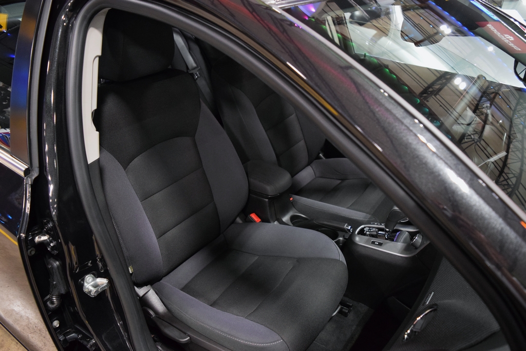 Used 2015 Chevrolet Cruze LT FWD image 23