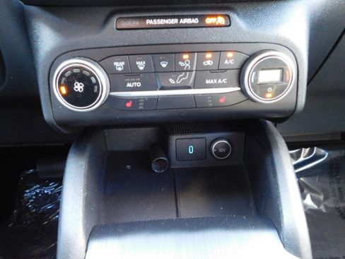 Used 2020 Ford Escape SE image 19