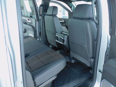 Used 2025 Chevrolet Silverado 2500 High Country image 32