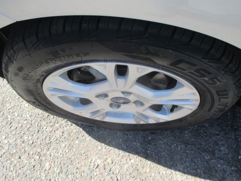 Used 2015 Ford Fiesta SE image 17