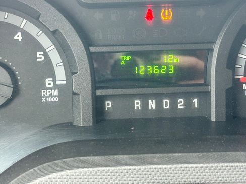 Used 2010 Ford E-250 and Econoline 250 image 10