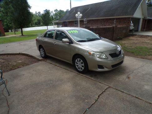 Used 2009 Toyota Corolla LE Sedan 4D FWD image 1