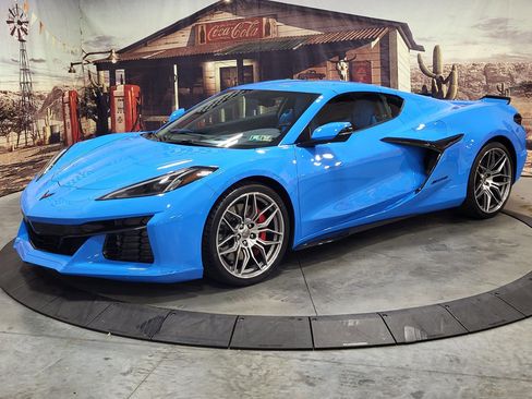 Used 2023 Chevrolet Corvette Z06 w/ Engine Appearance Package image 2