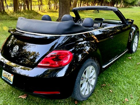 Used 2013 Volkswagen Beetle TDI Convertible FWD image 12