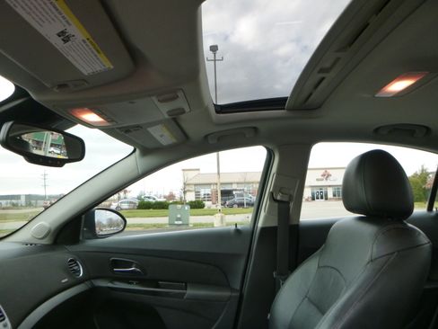 Used 2014 Chevrolet Cruze LTZ image 16