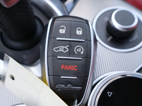 Used 2023 Alfa Romeo Stelvio Veloce image 41