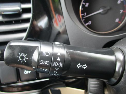 Used 2018 Mitsubishi Outlander 4WD SE image 44
