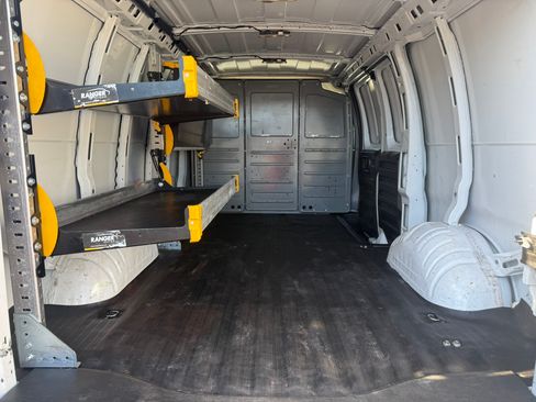 Used 2023 GMC Savana 2500 image 17