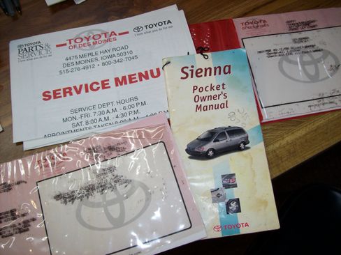 Used 2000 Toyota Sienna LE image 25