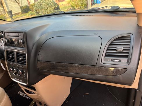 Used 2016 Dodge Grand Caravan American Value Package image 8