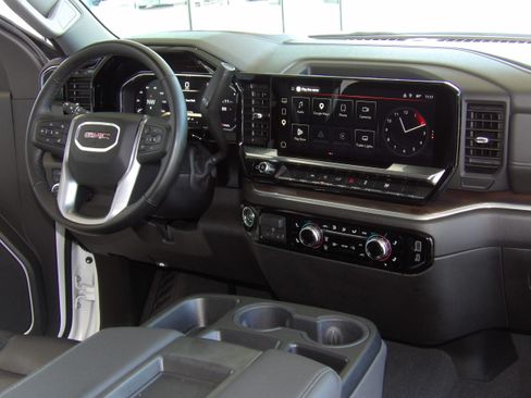 Used 2026 GMC Sierra 1500 4x4 Crew Cab SLT image 26