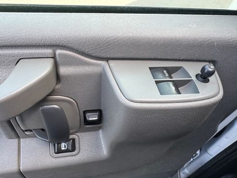 Used 2016 Chevrolet Express 3500 image 16