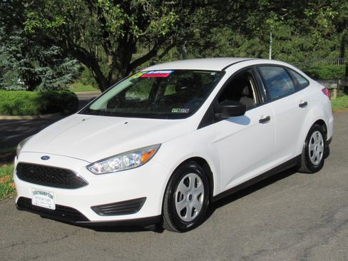 Used 2015 Ford Focus S image 1