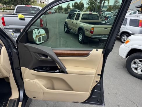 Used 2016 Lexus LX 570 image 33