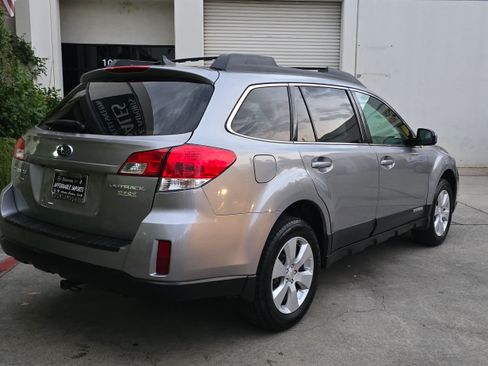 Used 2011 Subaru Outback 2.5i Limited image 8