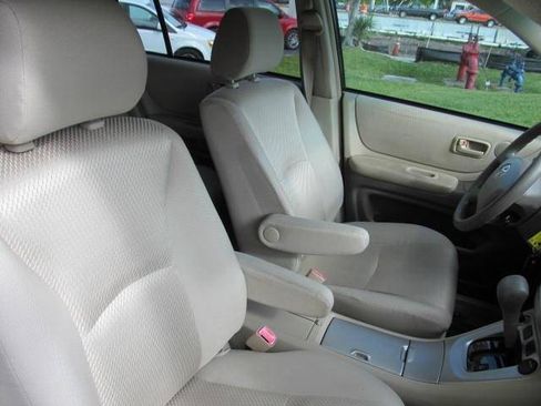 Used 2004 Toyota Highlander image 11