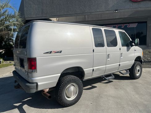 Used 2003 Ford E-350 and Econoline 350 image 2