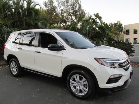Used 2018 Honda Pilot LX image 1