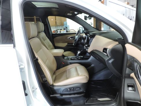 Used 2023 Chevrolet Traverse Premier image 22