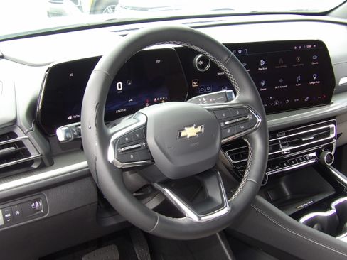 Used 2026 Chevrolet Traverse FWD LT image 16
