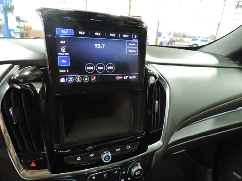 Used 2023 Chevrolet Traverse RS image 40